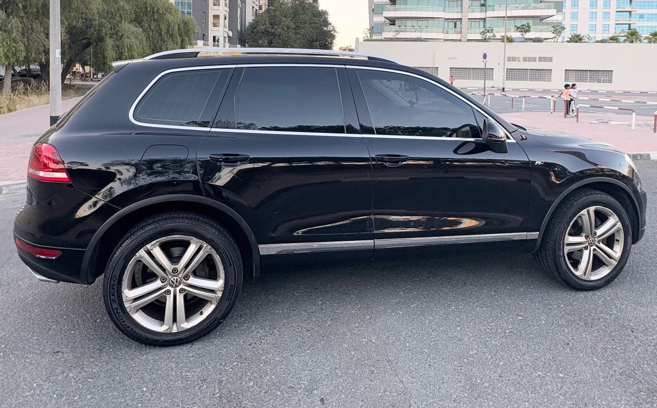 فولكس واجن طوارق R-LINE