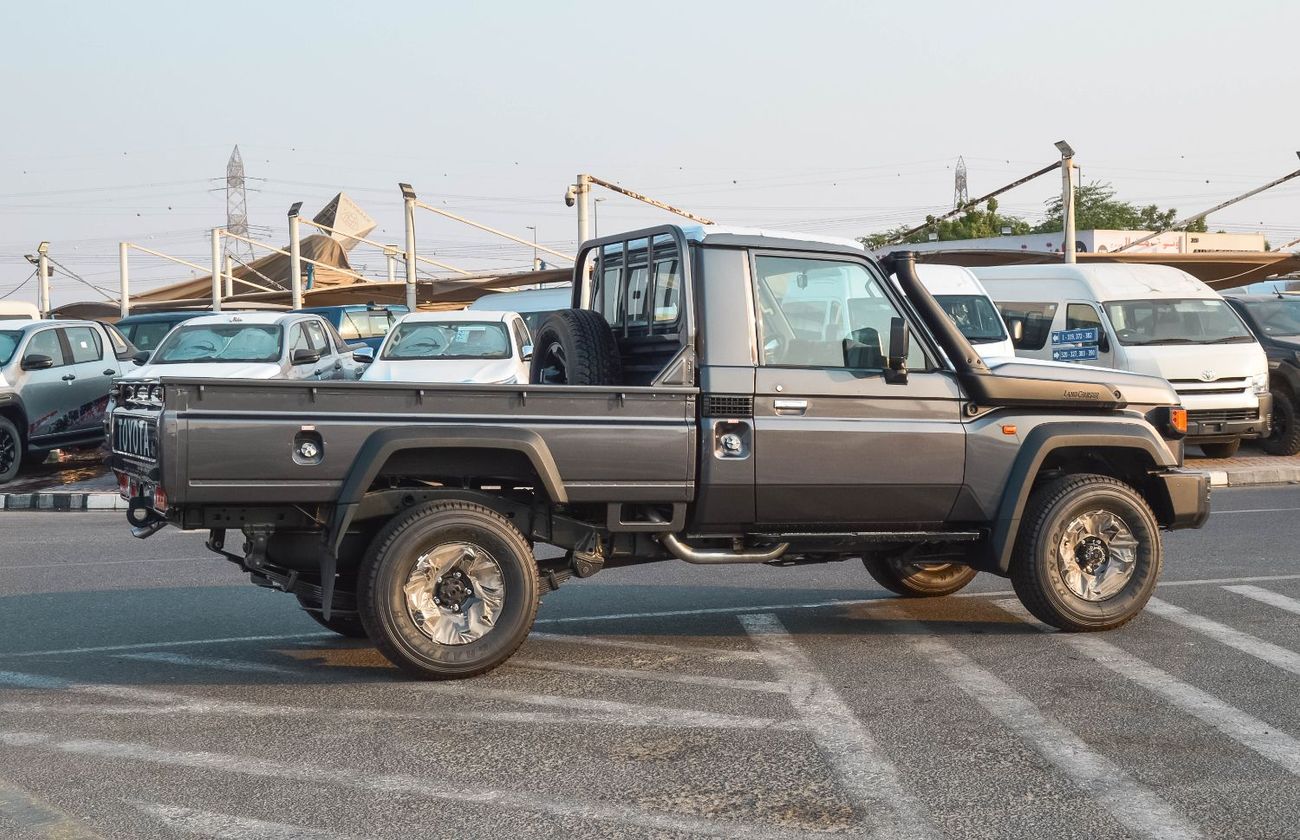 Toyota Land Cruiser Pick Up TOYOTA LAND CRUISER 79 2.8L MT SC DIESEL PICKUP 2025