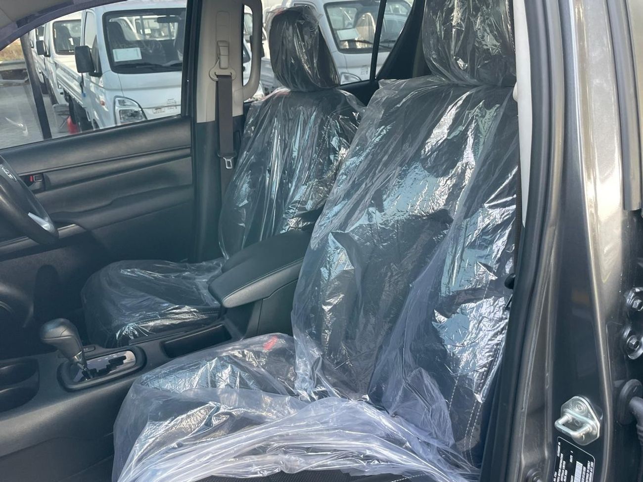 تويوتا هيلوكس diesel 2.8 liter automatic right hand drive leather seats with back camera