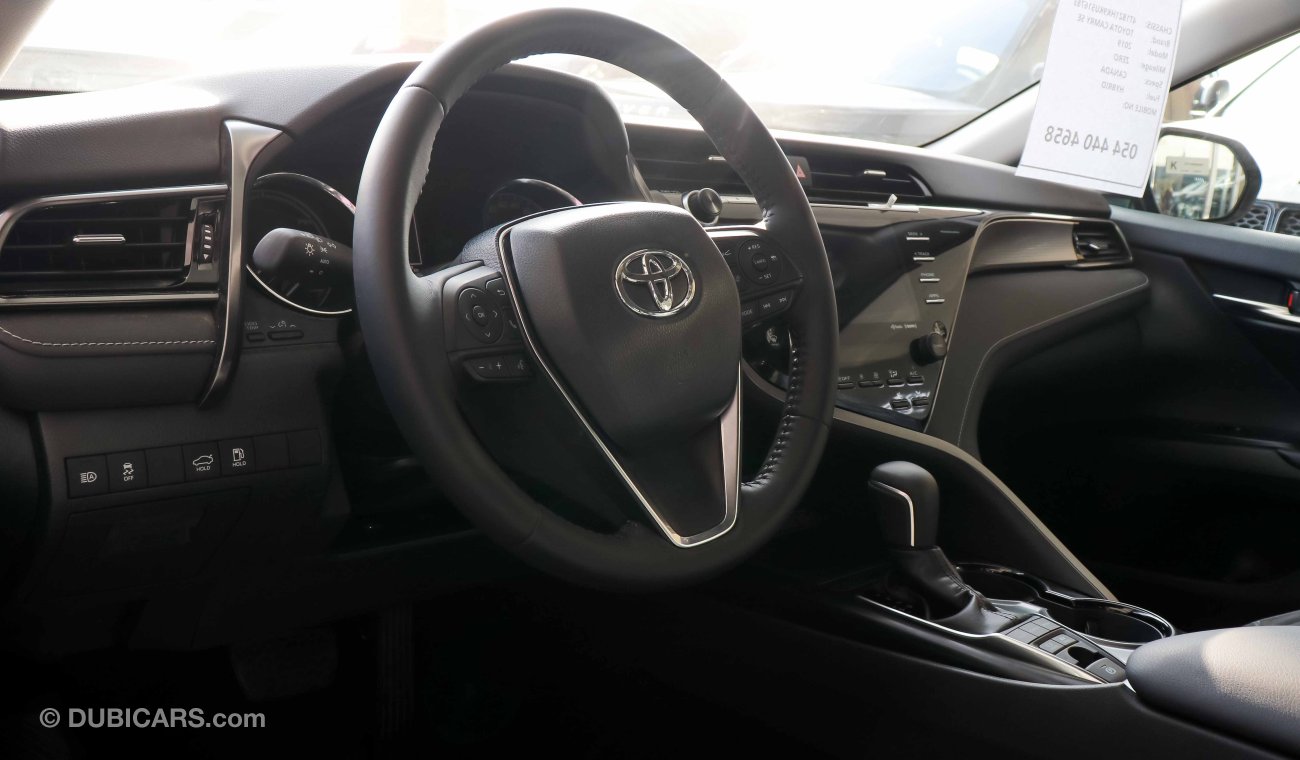 Toyota Camry SE - Hybrid