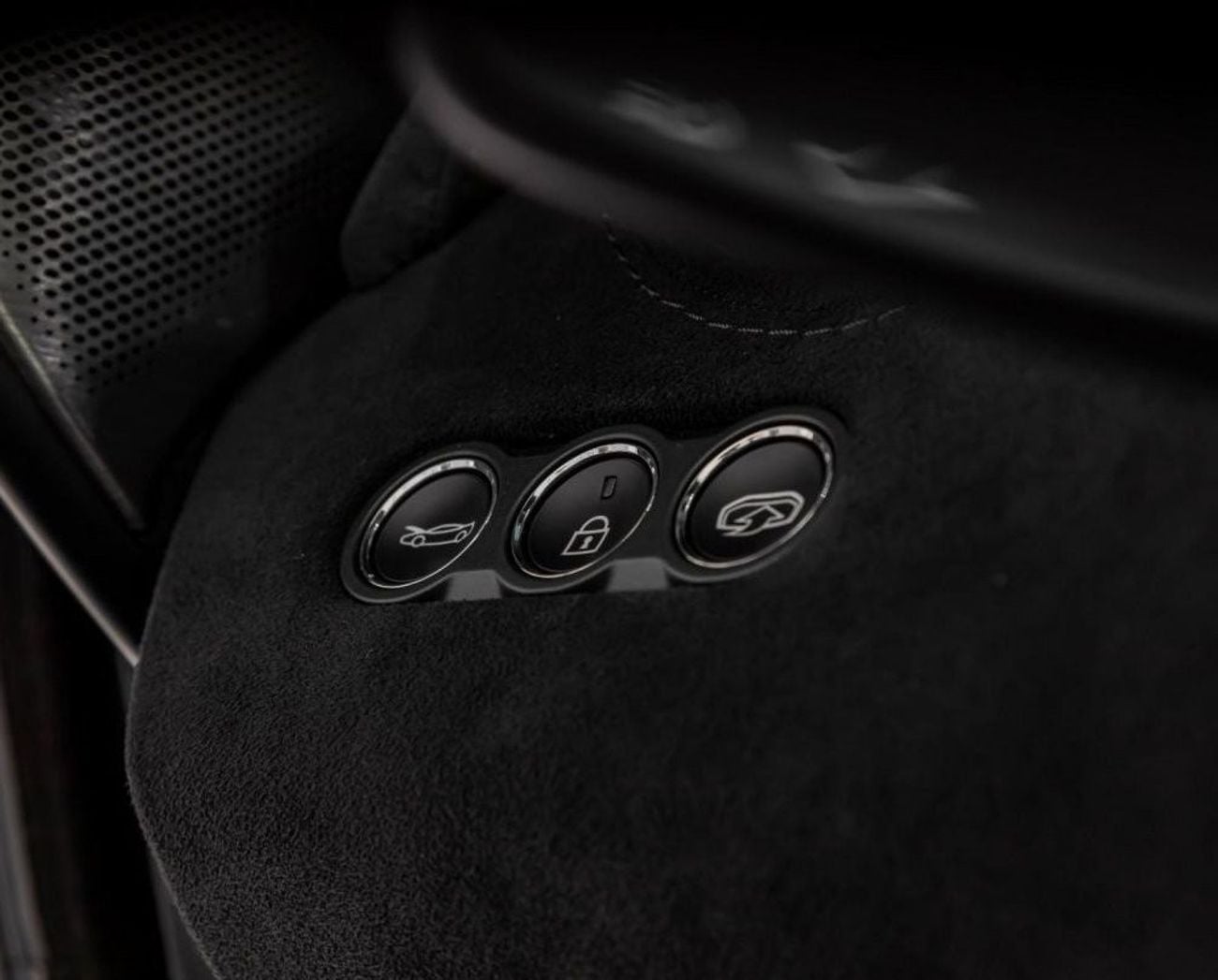 McLaren 720S Std 720-S UPGRADED TO 765-LT - GCC -EXHAUST SYSTEM + 999K GOLD IN EXHAUST + FULL CARBON FIBER EXTERI