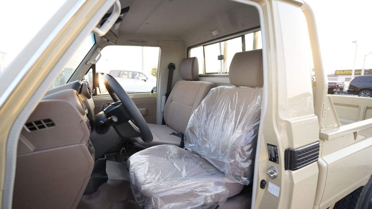 تويوتا لاند كروزر بيك آب Std 4.0L Double Cab Utility 4WD