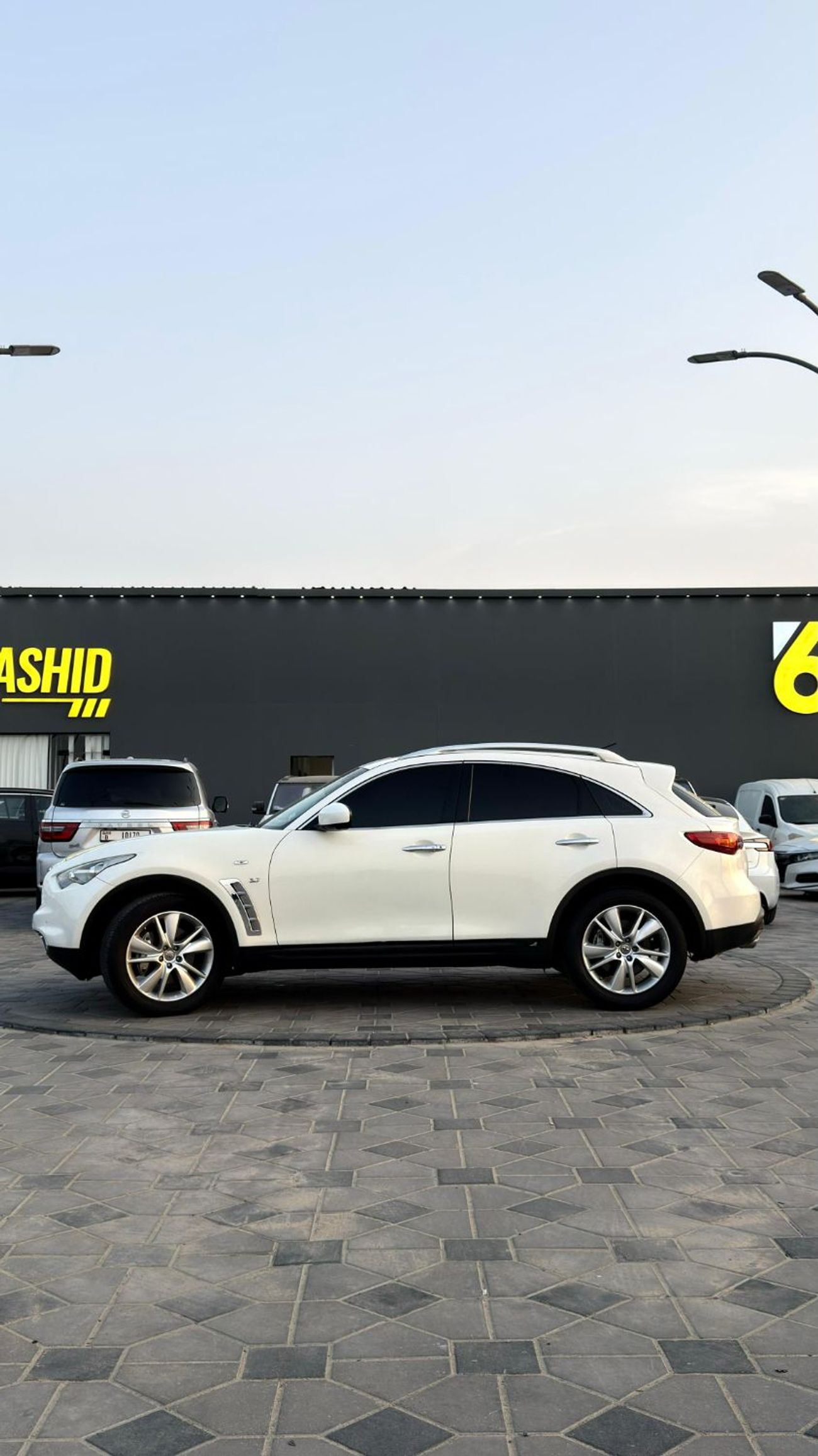 إنفينيتي QX70