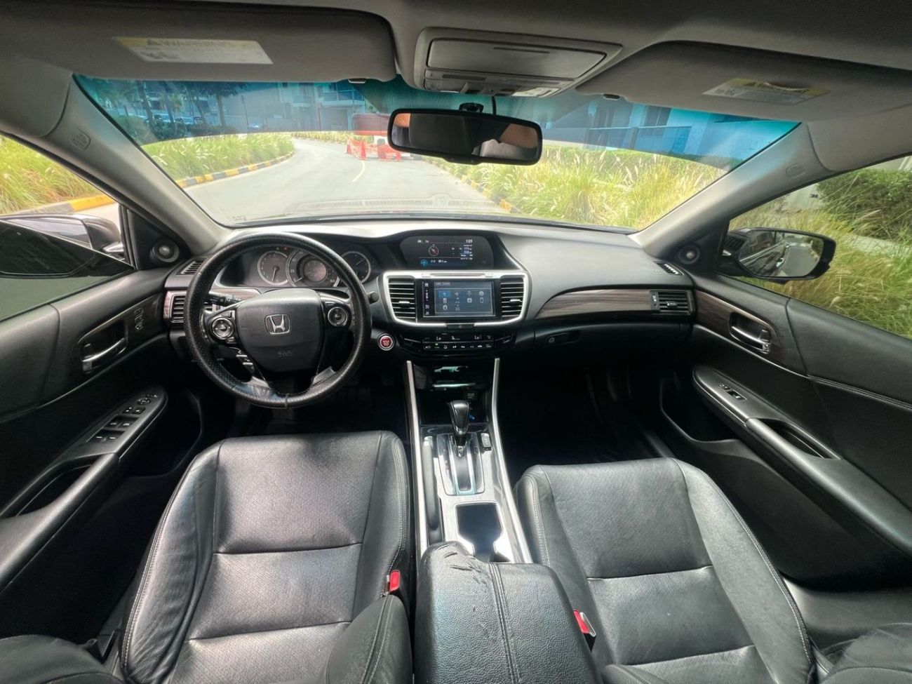 هوندا أكورد 2017 HONDA ACCORD 2.4L V4 - SUNROOF - ELECTRIC & LEATHER SEATS - PUSH START