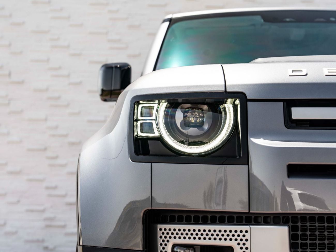 Land Rover Defender P300 110 SE 2.0L (5 Seater)