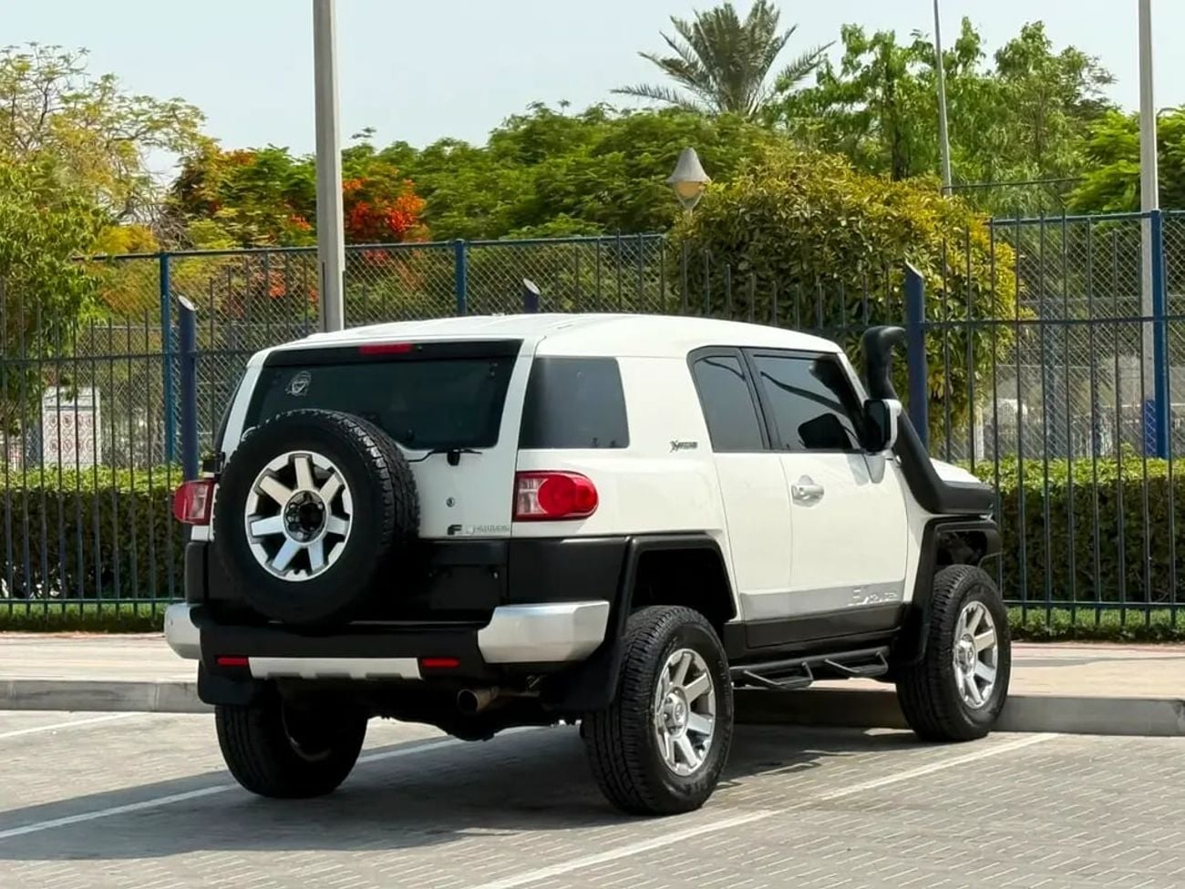 تويوتا إف جي كروزر GXR-Excellent Condition-Bank Finance Available