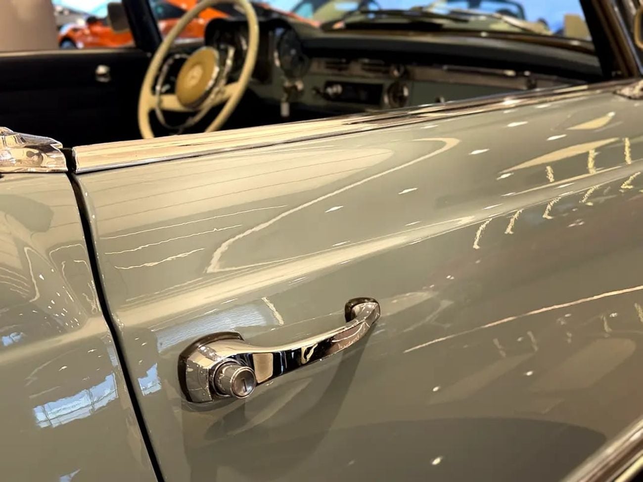 Mercedes Benz SL 280 Pagoda (W113) - Japanese Specs