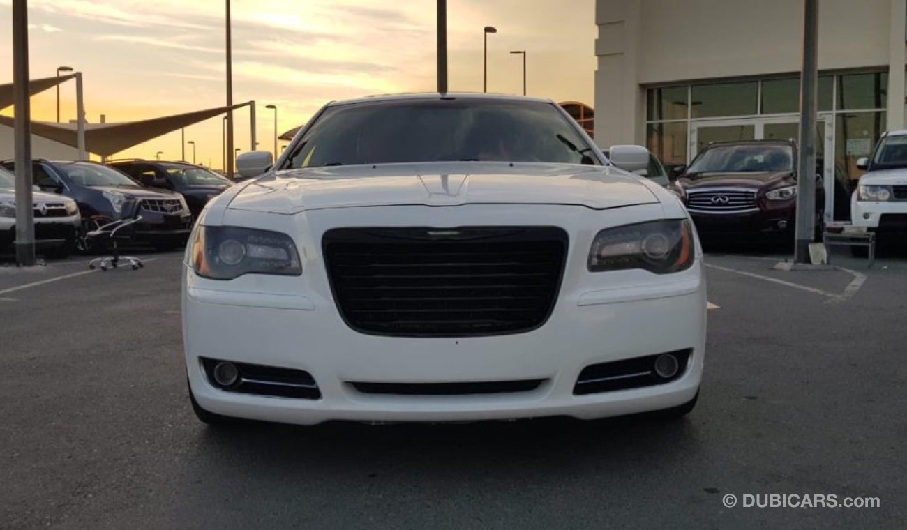 Chrysler 300s Crysral C300S Model 2013 Car. Prefect condition full option low mileage sun roof leather seats back