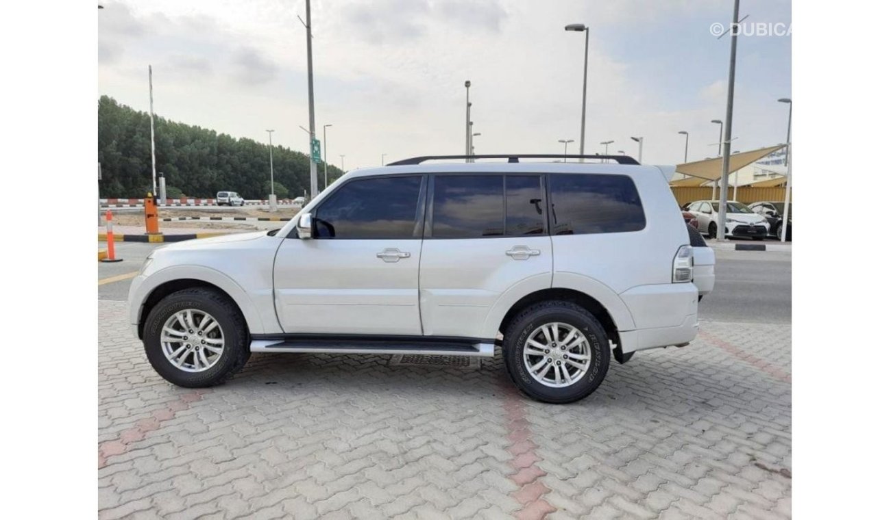 Mitsubishi Pajero Mitsubishi pajero 3.8 2014 g cc accident free