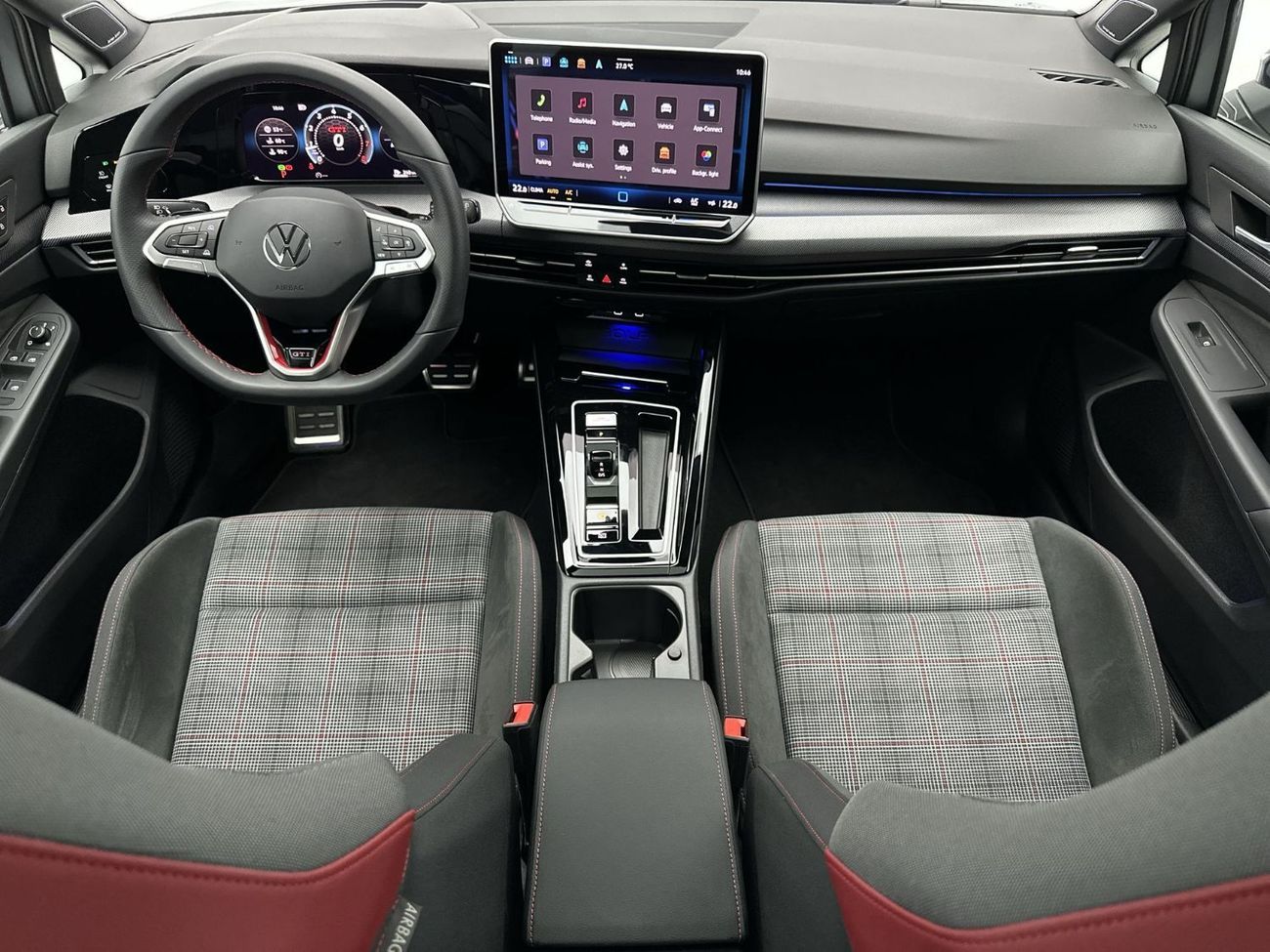 فولكس واجن جولف GTI Fabric++ 2L | Ex-Demo | Black Edition | Queenstown 19" Diamond-Cut Alloys | Performance Hatchback |