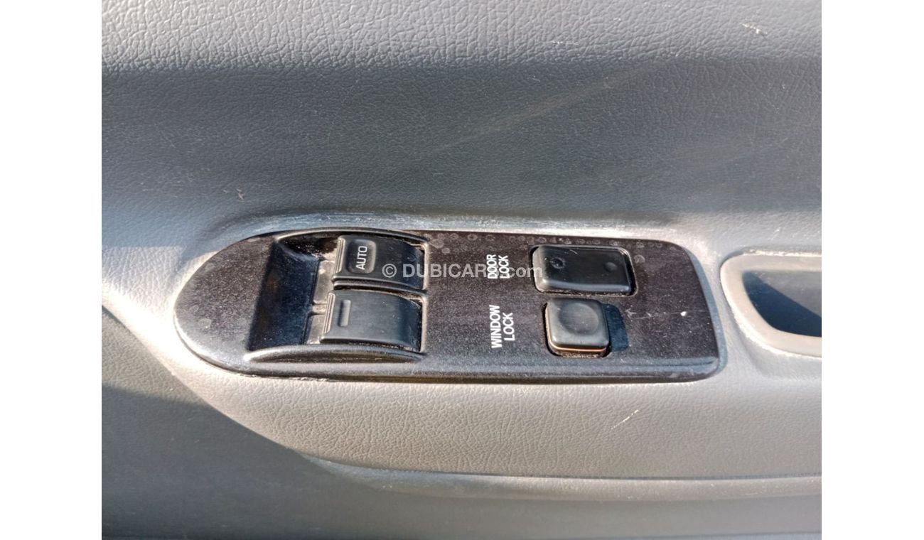 Toyota Hiace TOYOTA HIACE VAN RIGHT HAND DRIVE (PM1602)