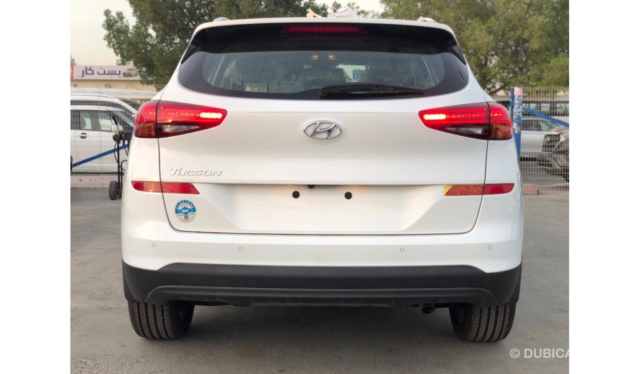 Hyundai Tucson 2.0L, WOOD INTERIOR, SPECIAL LED, DVD+ Rear Camera, 2-Pwr Seats, Alloy Rims 18'', خصيصا للسودان