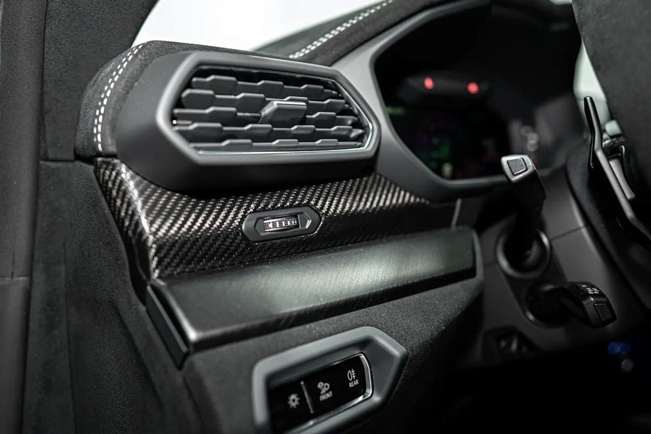 Lamborghini Urus 4.0T V8 Performante PERFORMANTE | TWO TONE INTERIOR ALCANTARA SEATS | CARBON INT/EXT | MASSAGE SEAT