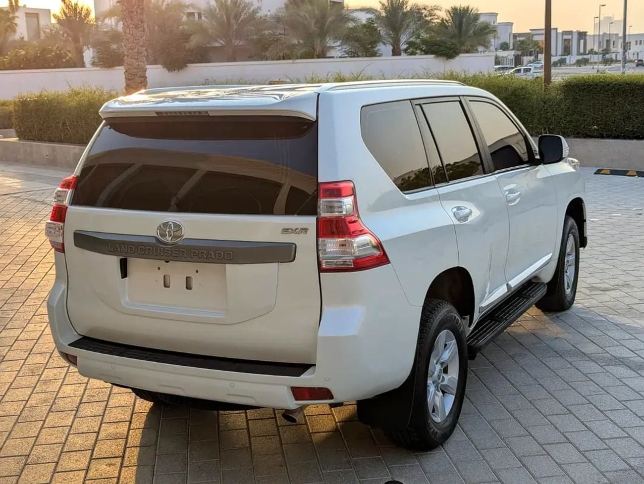 Toyota Prado EXR 2016 V4 GCC specs Excellent Condition