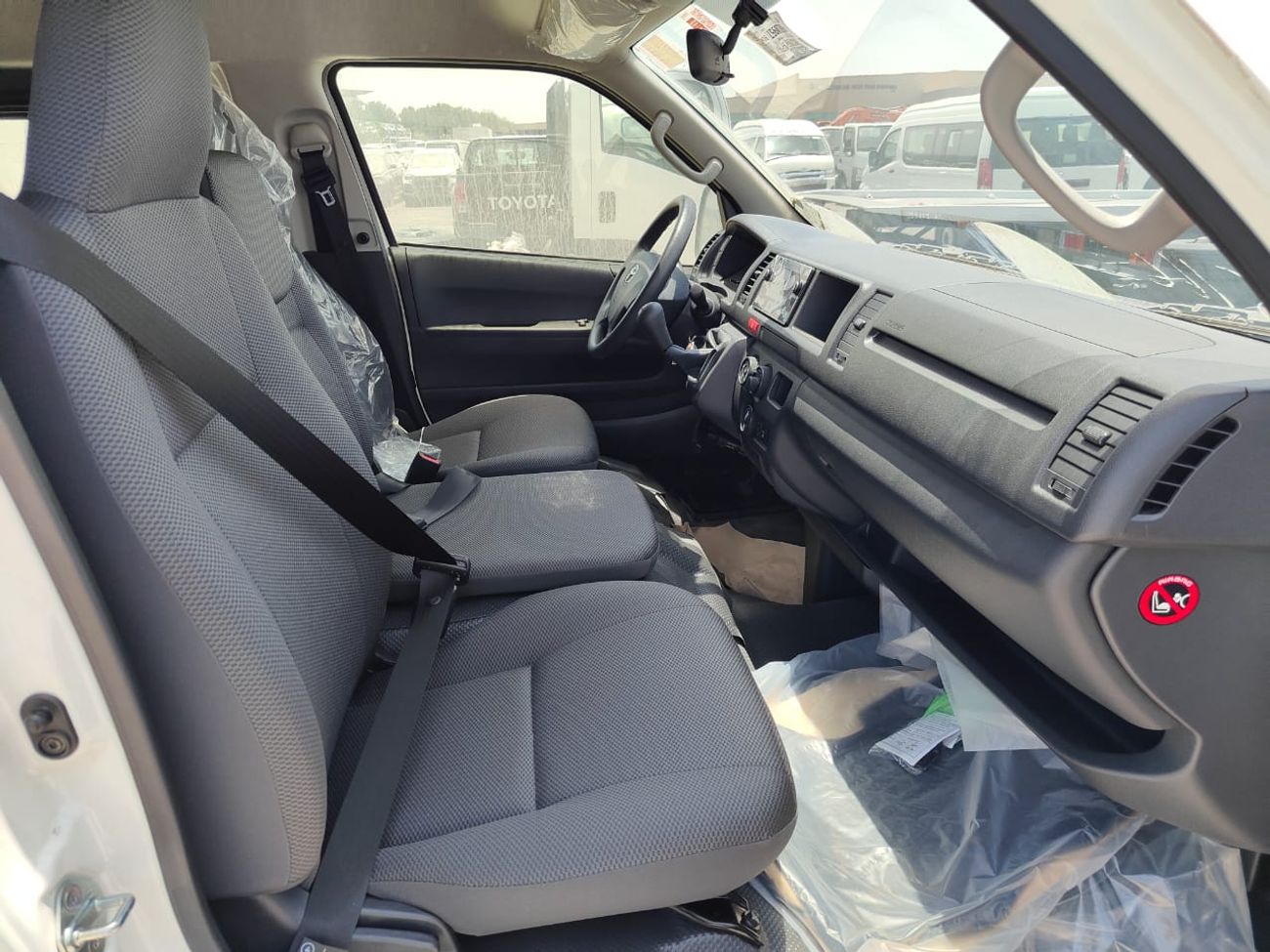 Toyota Hiace 2025 Toyota Hiace (Old-Shape) High-Roof 16-Seater Passenger Van 2.7L 4-Cyl Petrol M/T RWD For Africa