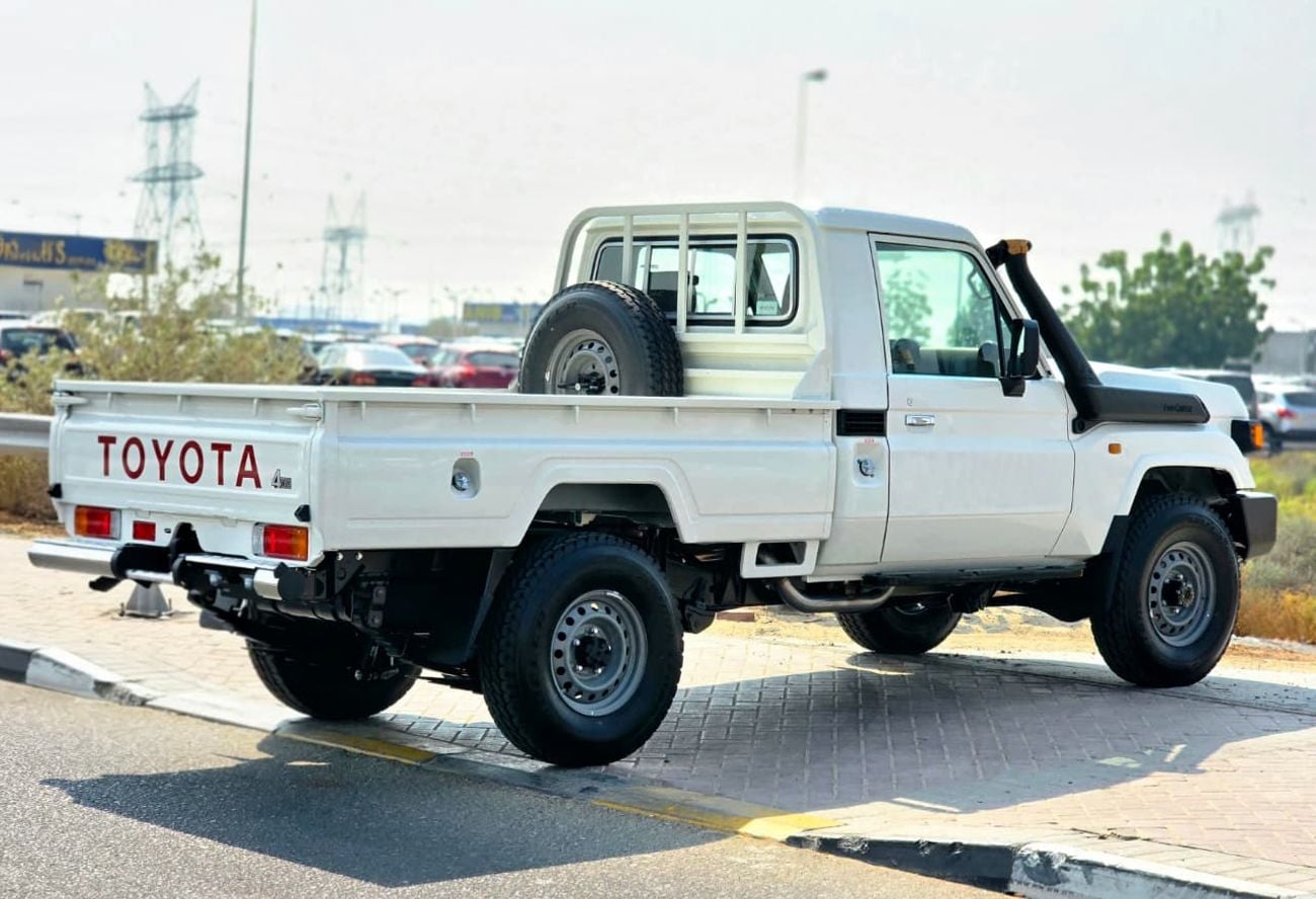 تويوتا لاند كروزر بيك آب TOYOTA LC79 SINGLE CABIN DIESEL 2.8 MT MODEL 2025 - WHITE INSIDE BEIGE - OMANI