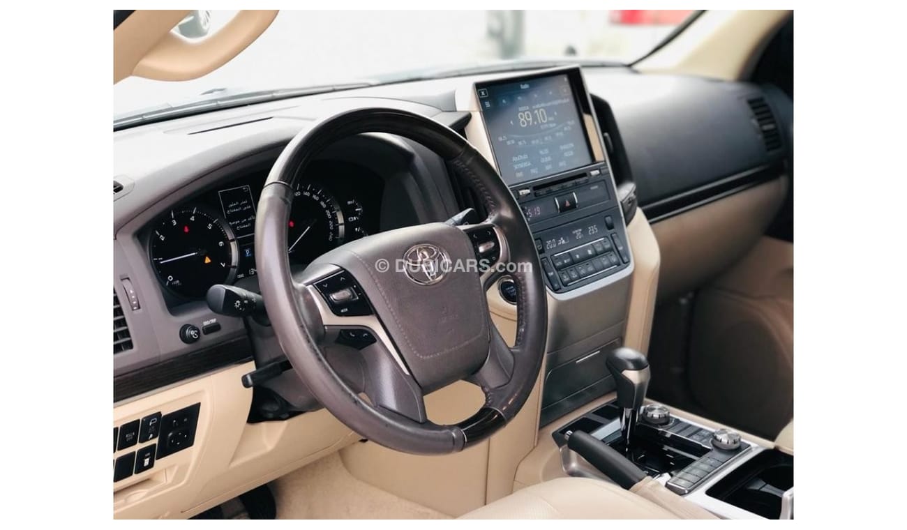 تويوتا لاند كروزر تويوتا لاند كروزر 2019 - GXR - 6 سلندر