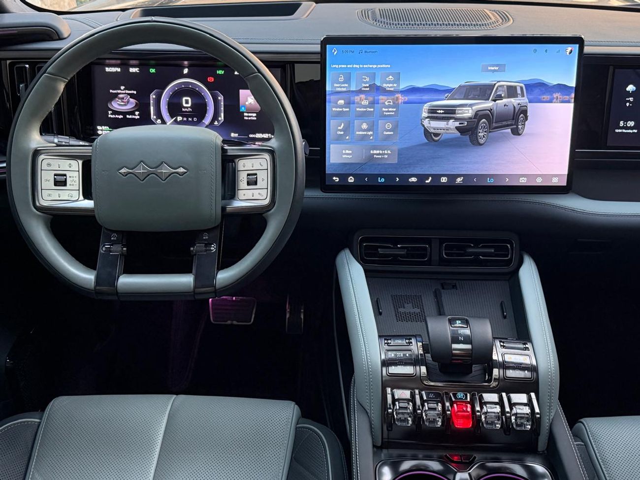 BYD Leopard 5 Leopard 5, 2025 model, 2 differential locks, three screens, refrigerator with heater, five-year EVS 