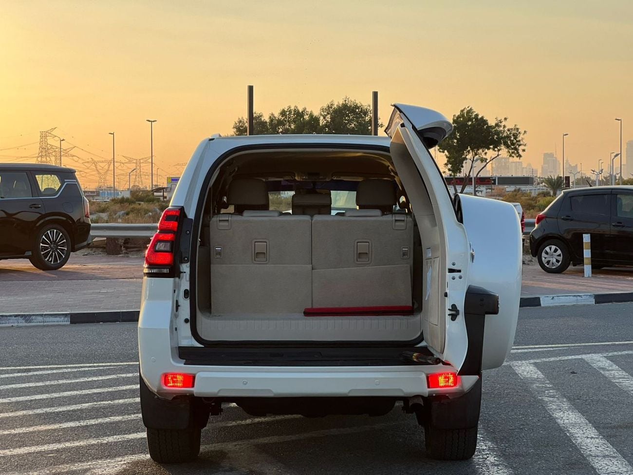 Toyota Prado 2019 Toyota Prado TXL 4.0L V6 Full Options - AWD 4x4  GCC- Electric Seat - Rear CAM & Sensors - Cool