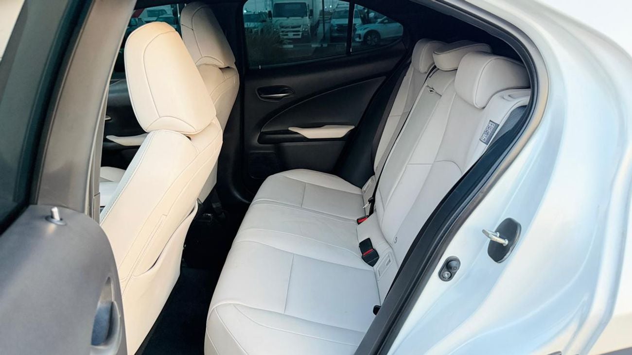 لكزس UX 200 PUSH START | LEATHER SEATS | AT | 2.0L PETROL | BACK CAMERA | ELECTRIC HEATED & POWER SEATS | 2023