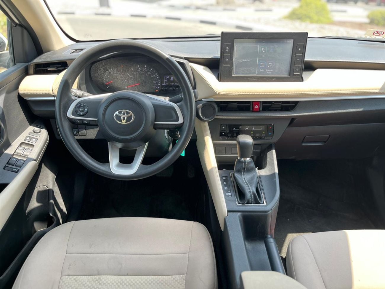 Toyota Yaris E Toyota Yaris 1,6L 2023 Gcc Mid option