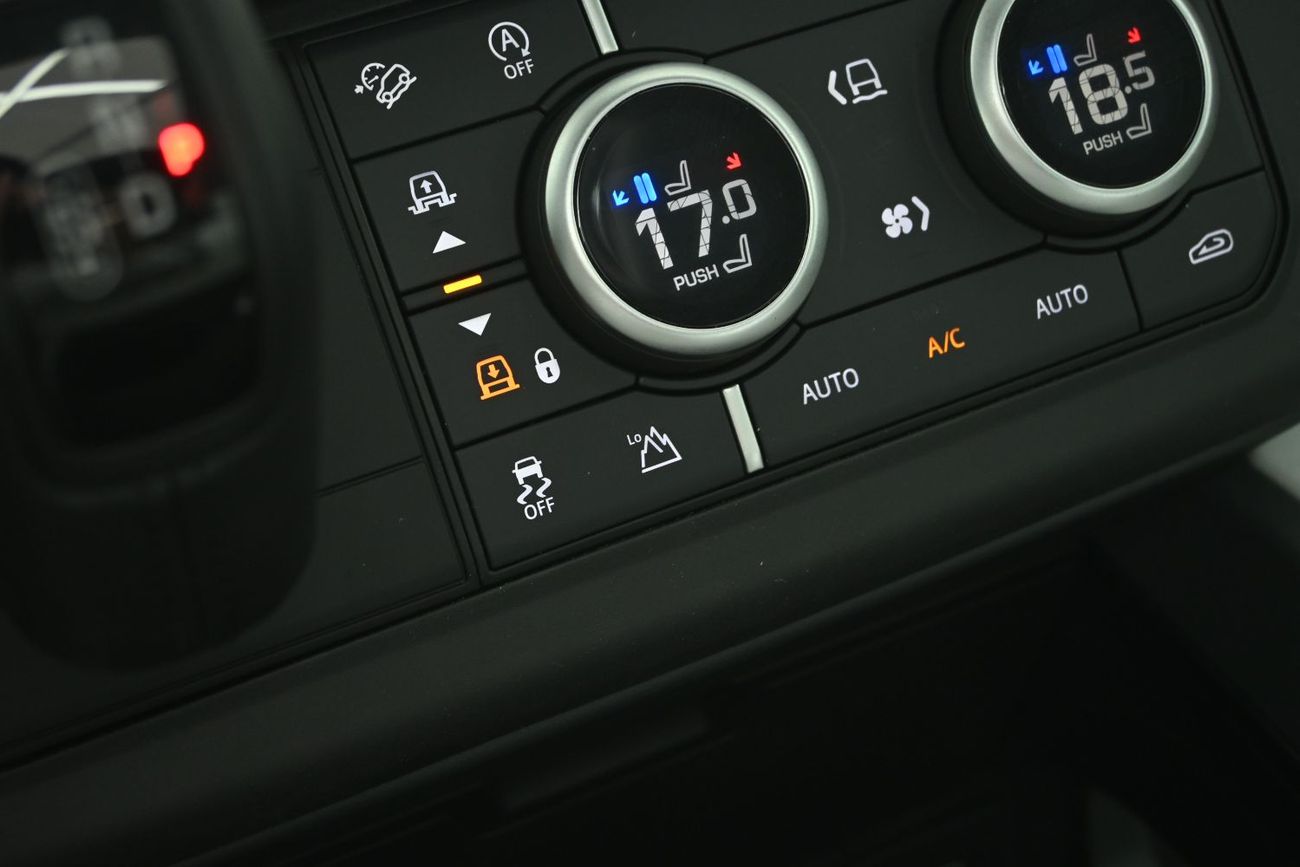 لاند روفر ديفندر Land Rover Defender P400 X-Dynamic HSE, 3.0L Turbo In-Line 6 Cylinder, Model 2026