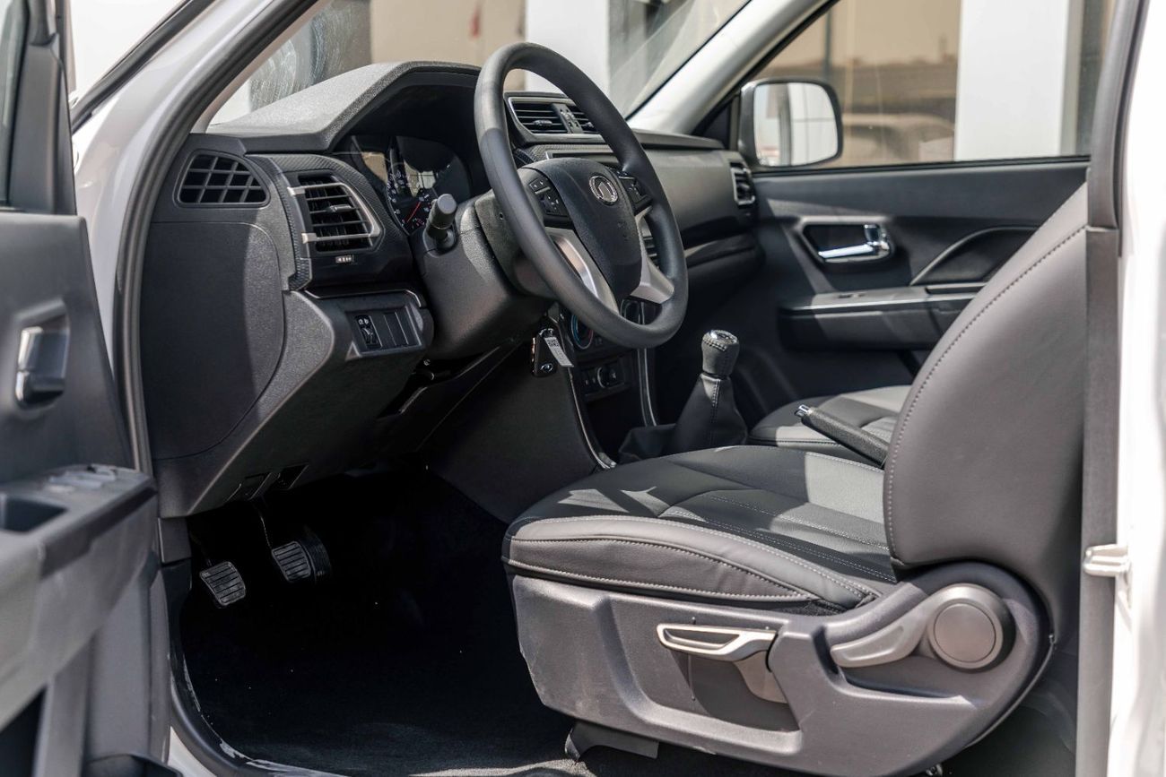 جريت وول وينغل 2026 Greatwall Wingle 5 4X2 Luxury 2.4L - Manual - Titanium White Inside Black | Export Price