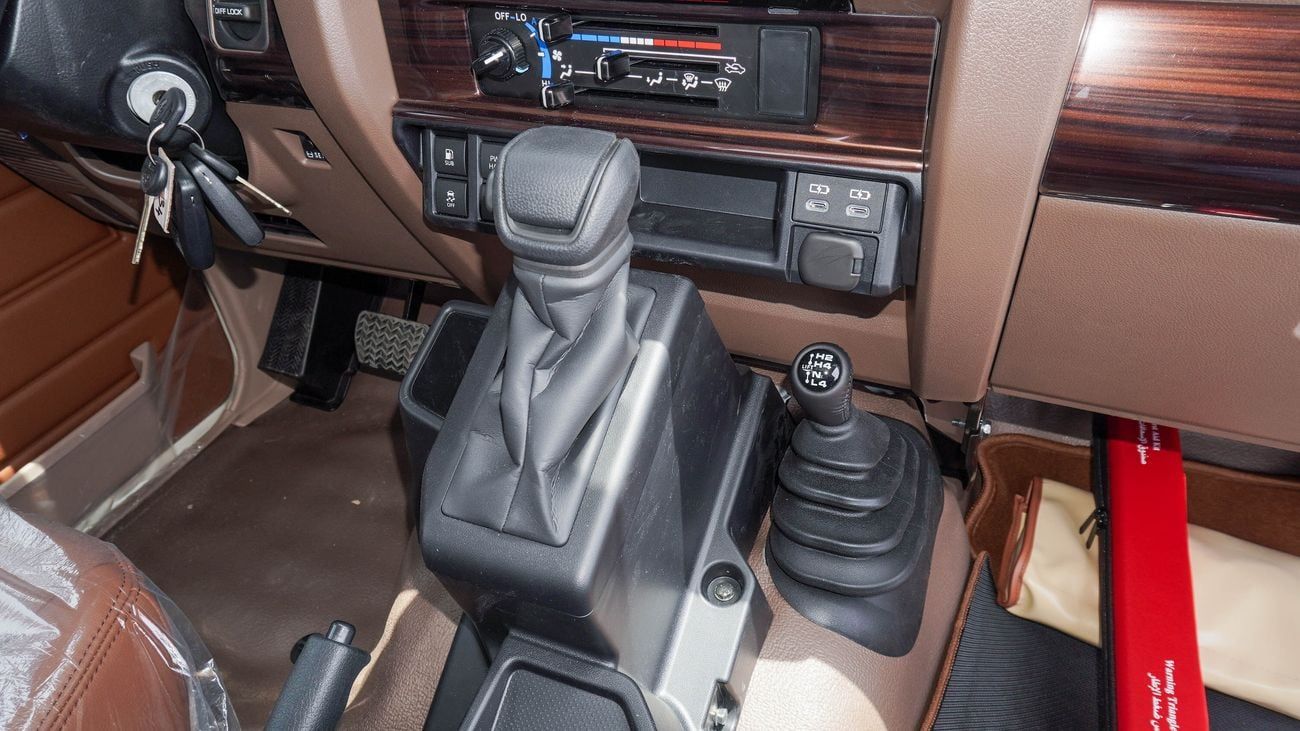 Toyota Land Cruiser Pick Up 4LX 4.OL V6 A/T