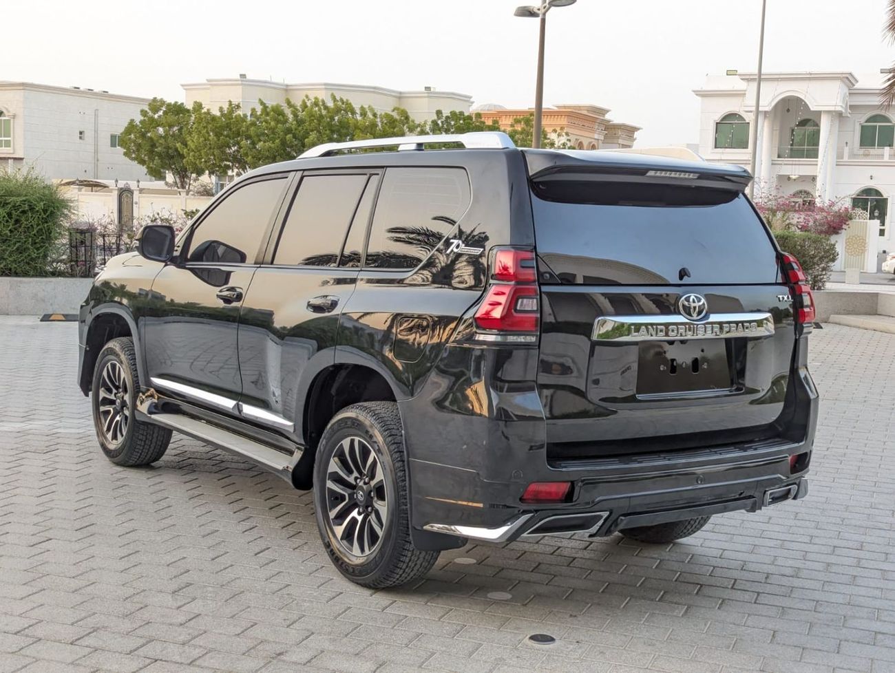 Toyota Prado Toyota Prado v4 LHD 2019 black colour