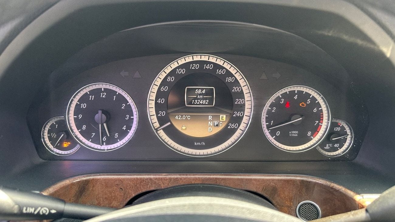 Mercedes Benz E300 ELEGANCE