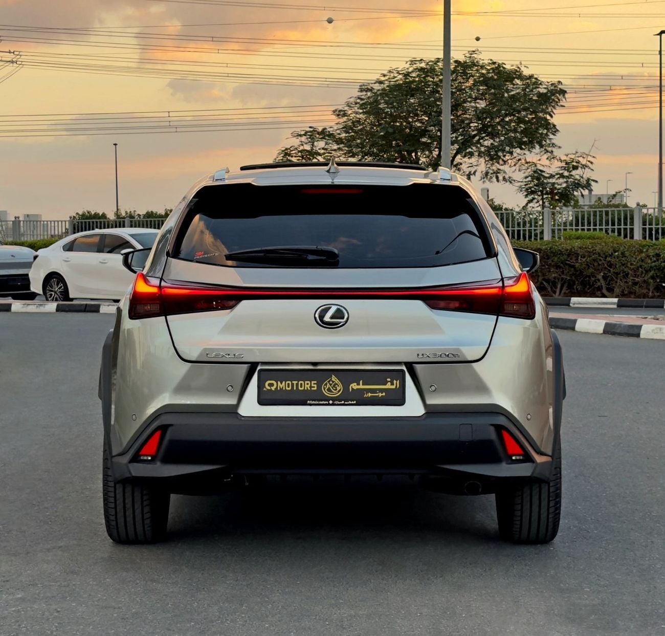 لكزس UX300h Premier 2.0L