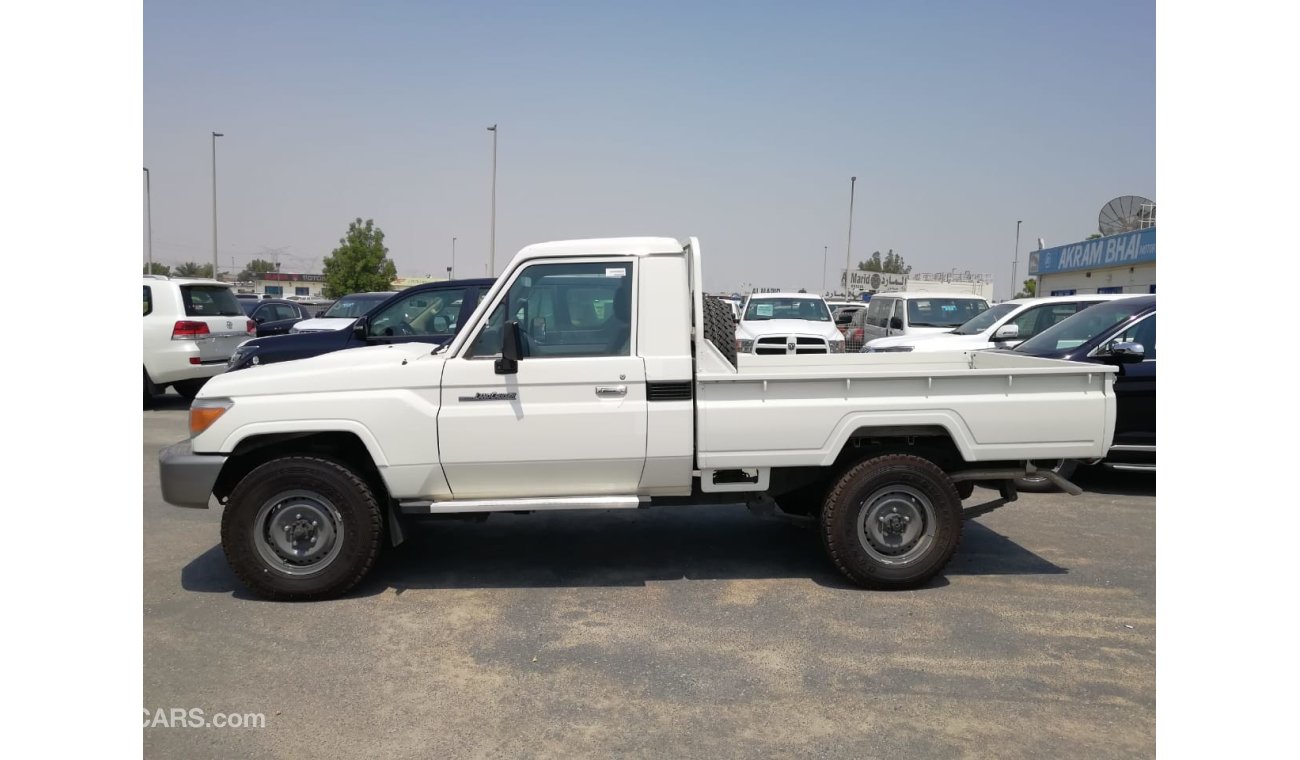 تويوتا لاند كروزر بيك آب Single Cabin Diesel 4.2 L V6 2018 BASIC