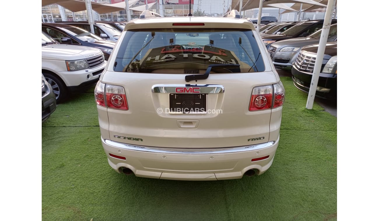 جي أم سي أكاديا خليجى موديل 2012 بانوراما فل أوبشن مثبت تحكم شاشة  مثبت سرعة تحكم  بحالة ممتازة لاتحتاج لأى مصاريف