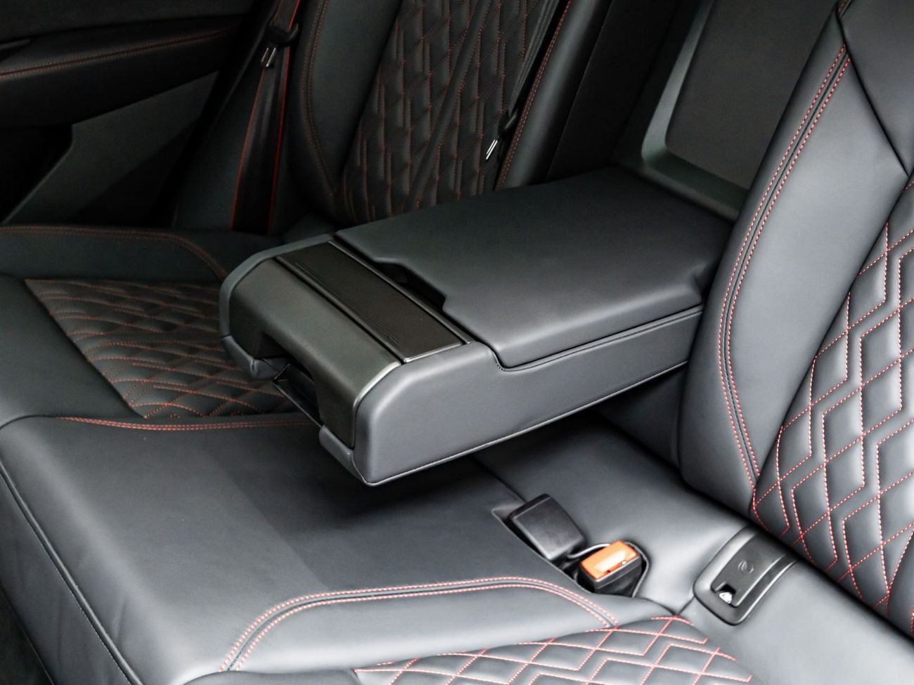 أودي Q8 إي ترون 55 quattro S Line