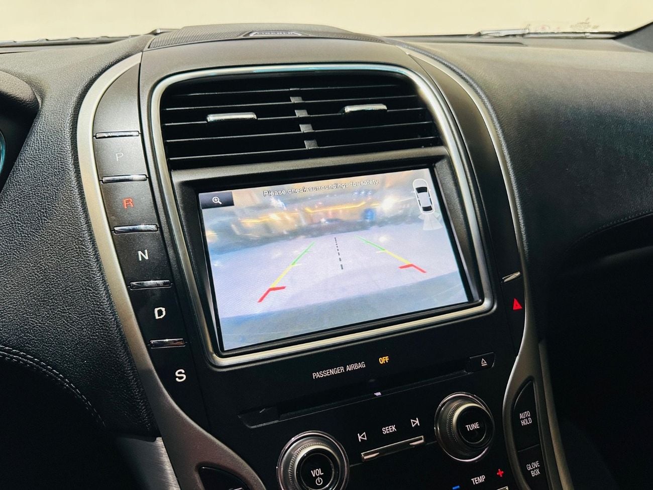 Lincoln MKX BASE