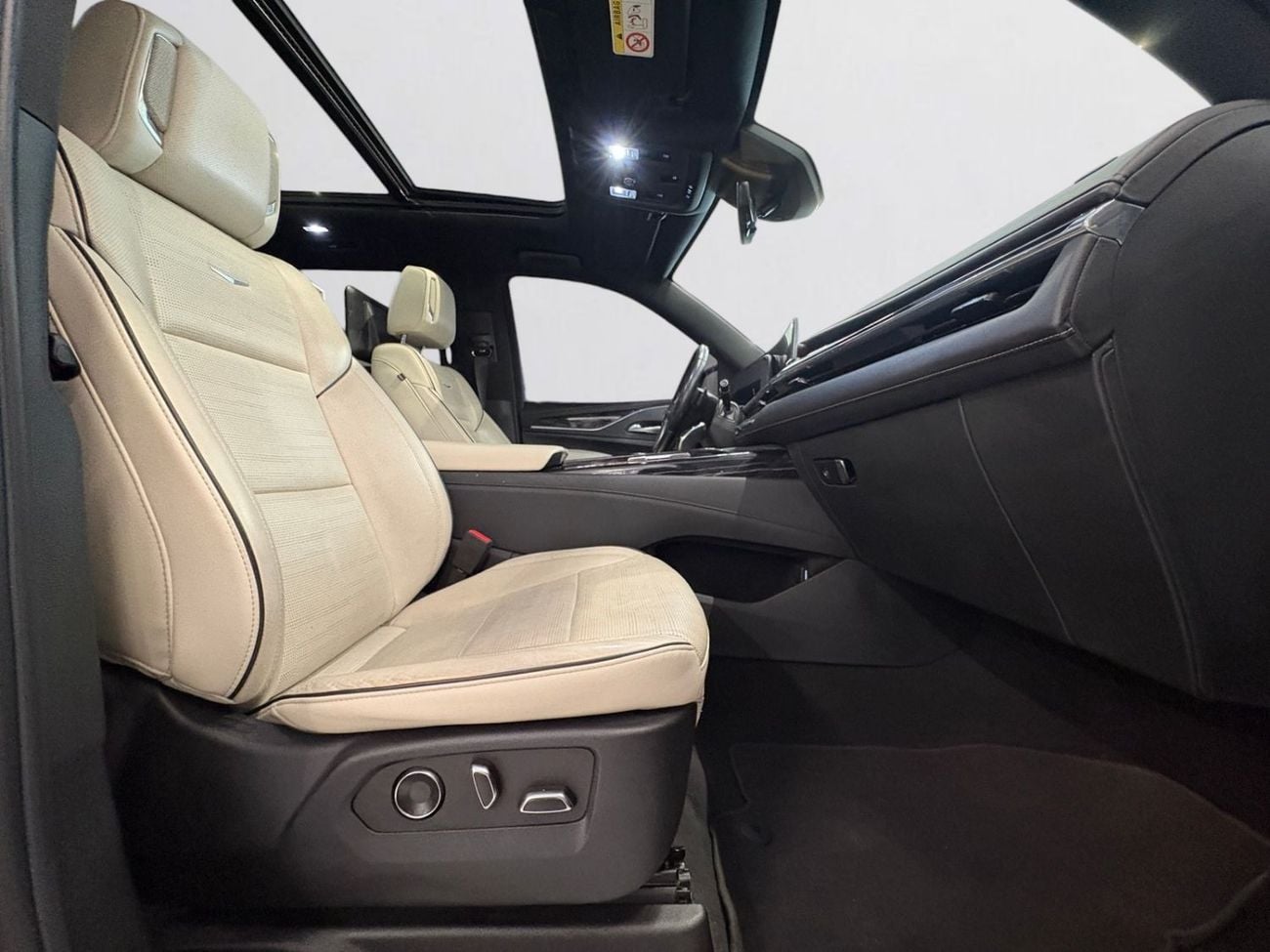 Cadillac Escalade AED 3,520 P.M | 0% DOWN PAYMENT | CADILLAC ESCALADE SPORT LUXURY | 6.2L V8 4WD | FULL SERVICE HISTOR