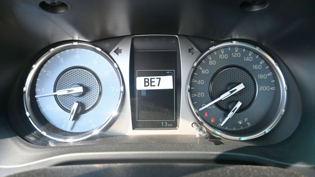 تويوتا هيلوكس GLS G SC 2.7L Petrol 4x4 with Diff Lock 2025YM