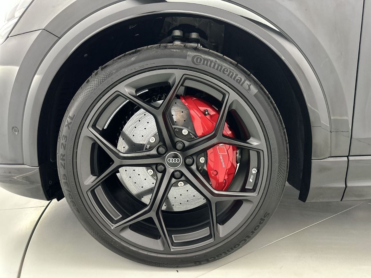 أودي RSQ8 TFSI quattro 4.0L RS Q8 SUV Performance 640hp Black Edition (Ref# 023153)