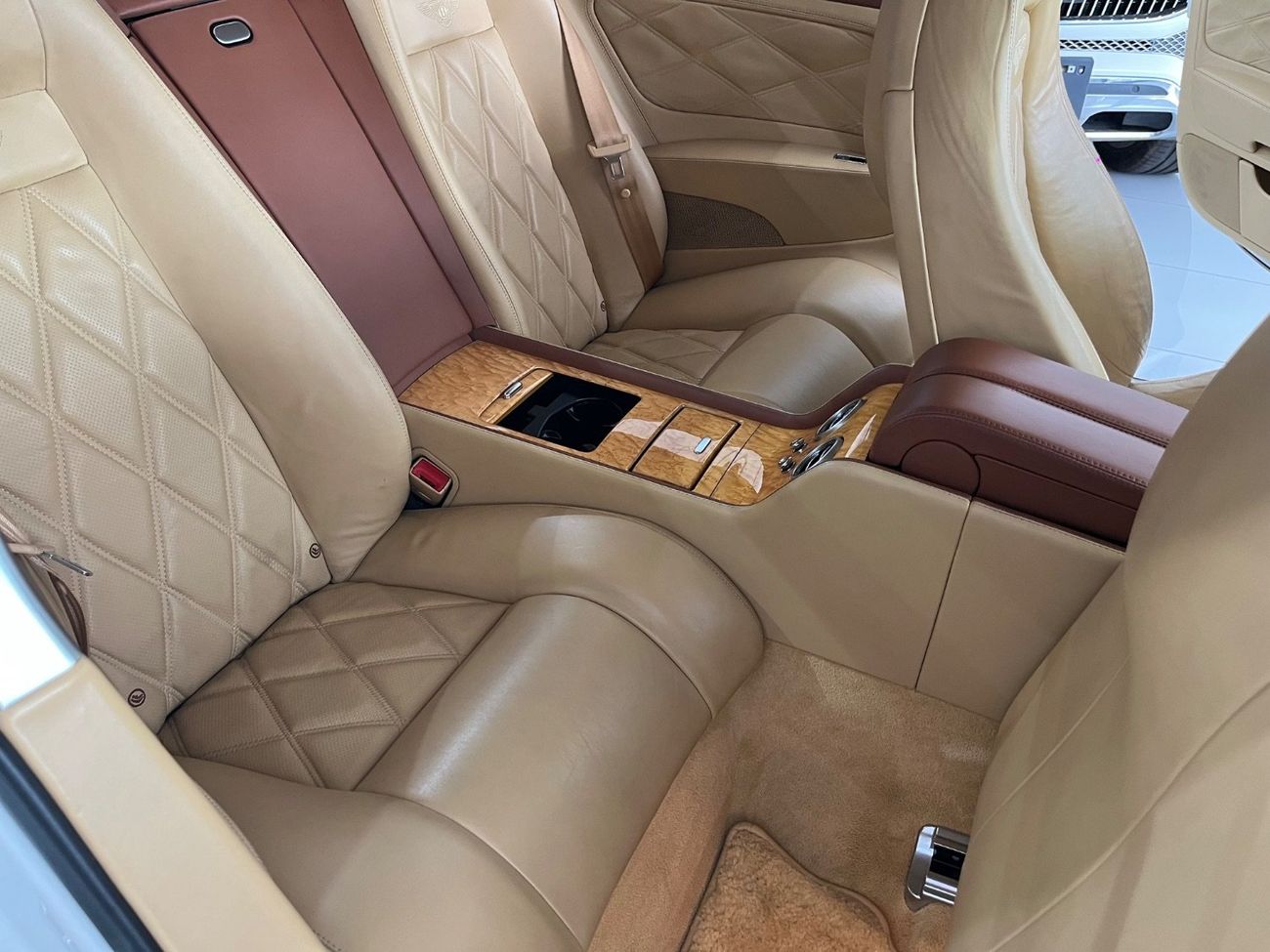 بنتلي كونتيننتال جي تي