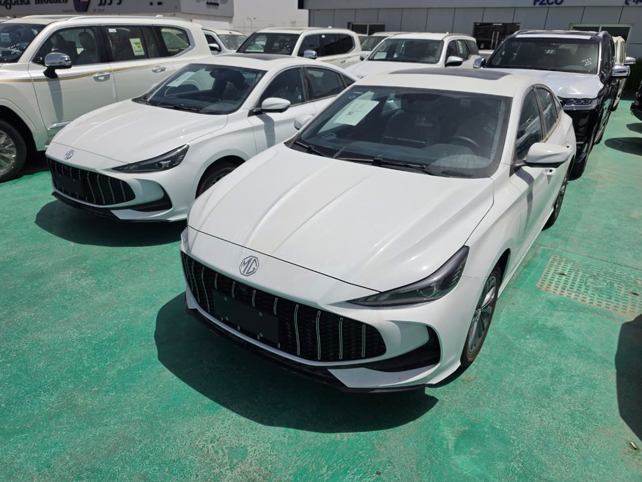 أم جي 5 MG 5 1.5L Luxury Edition 2026 – فئة لكجري | أبيض خارجي | داخلية سوداء