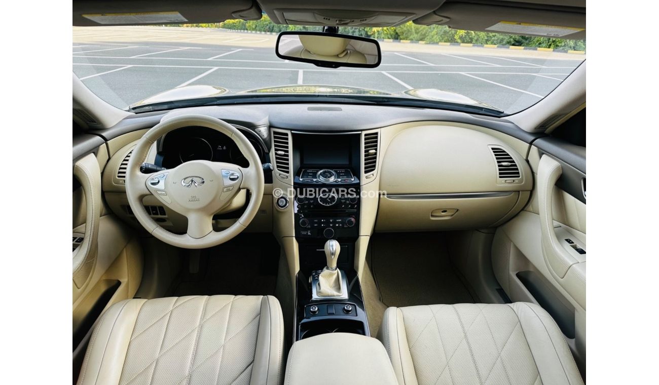 Infiniti QX70 Luxury Plus MODEL 2014 GCC CAR PERFECT CONDITION INSIDE AND OUTSIDE FULL OPTION ONE OWNER 2 keys Pan