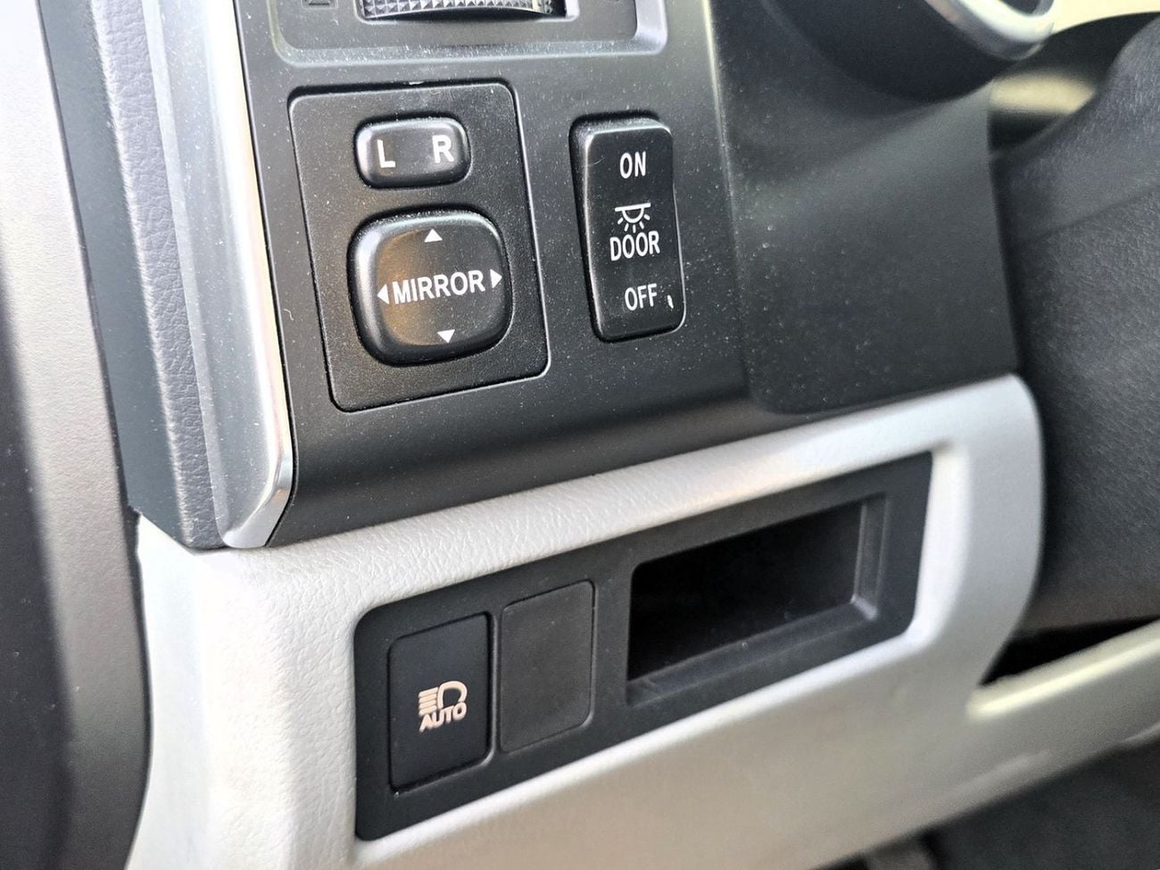 Toyota Sequoia SR5 2021 USA specs