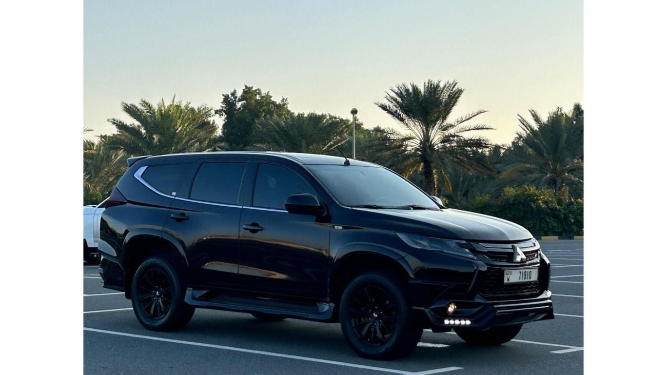 Mitsubishi Montero GLS Premium Montero Sport signature edition 2019 GCC 2Keys // Low mileage // Full option // perfect