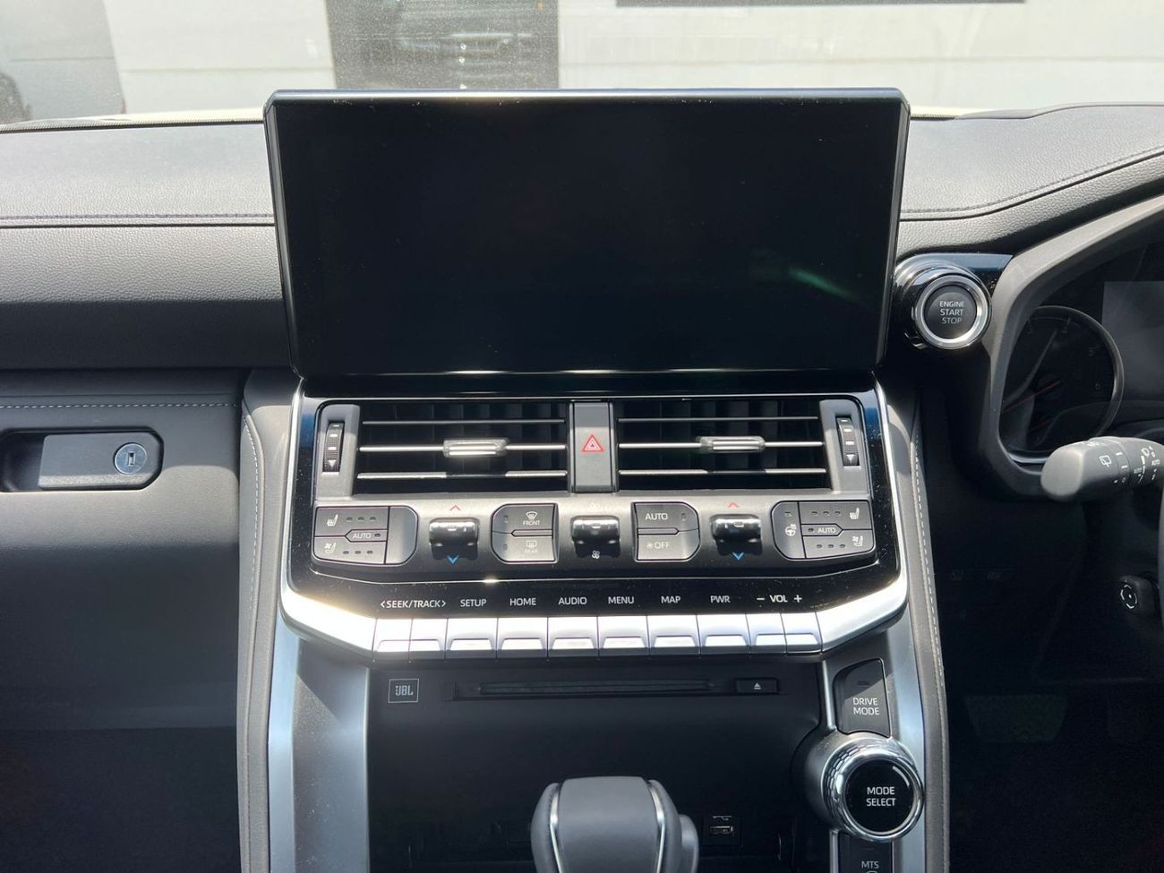 تويوتا لاند كروزر RHD LC300 Sahara Diesel 3.3L