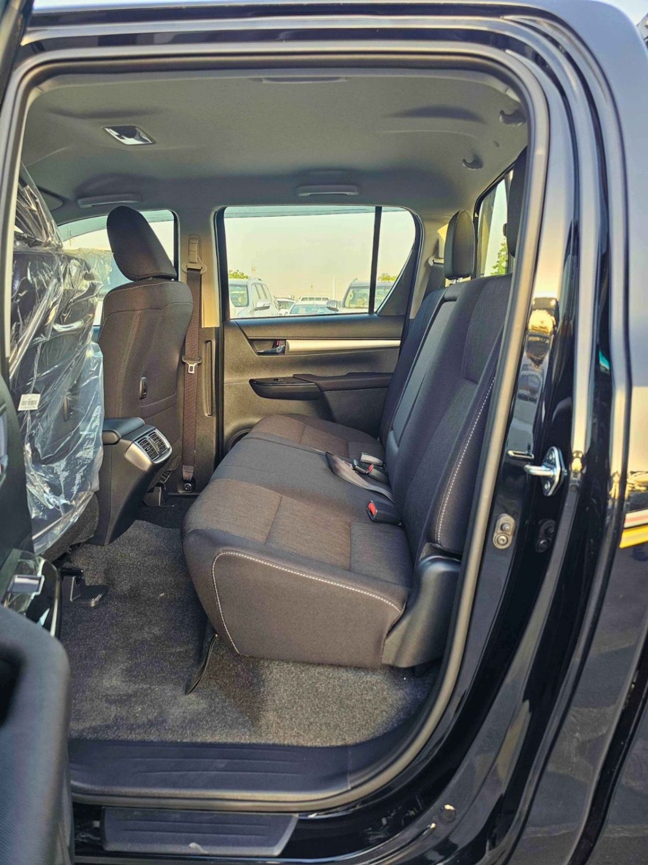 Toyota Hilux SR5 / NARROW BODY / A/T / 2.7L V4 PETROL / DVD+ CAMERA / FULL OPTION (CODE #  HP2F2)