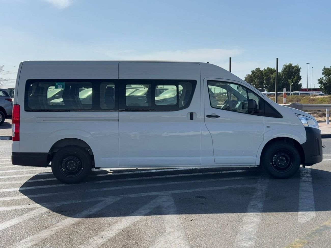 Toyota Hiace ECT0011 - Toyota Hiace Hrf Passenger Van - 2.8L Diesel Manual (Black Bumper)