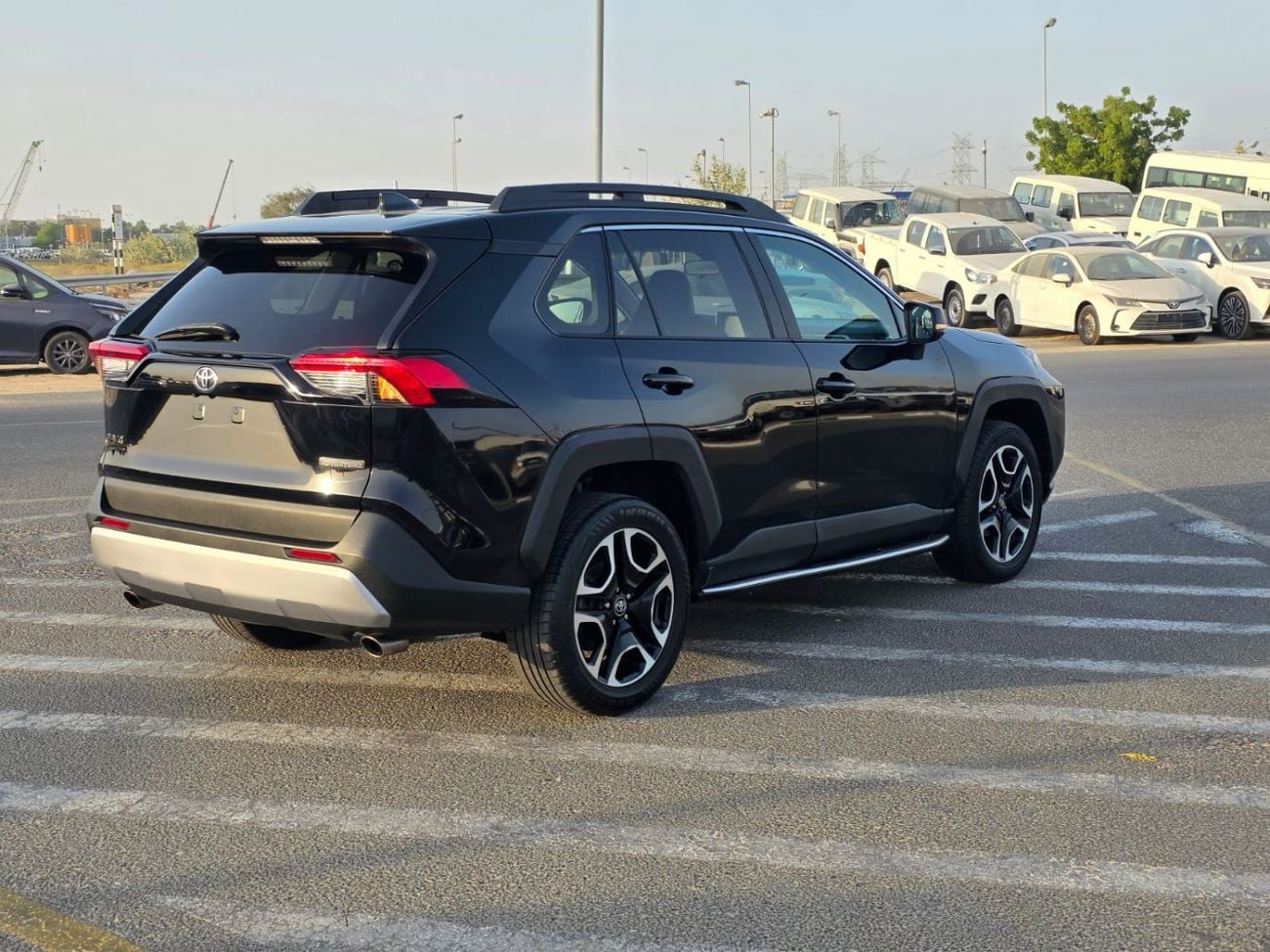 تويوتا راف ٤ Advanture Edition 4x4 , Push button and Original leather seats