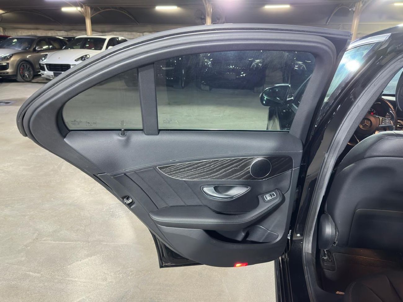 مرسيدس بنز C 200 MERCEDES C-CLASS C200 2015 | FULL SERVICE HISTORY | TWO KEYS | 2024 PIRELLI TYRES