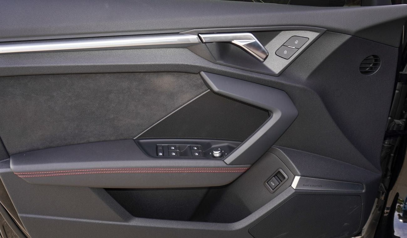 أودي RS3 TFSI quattro 2.5L Sportback