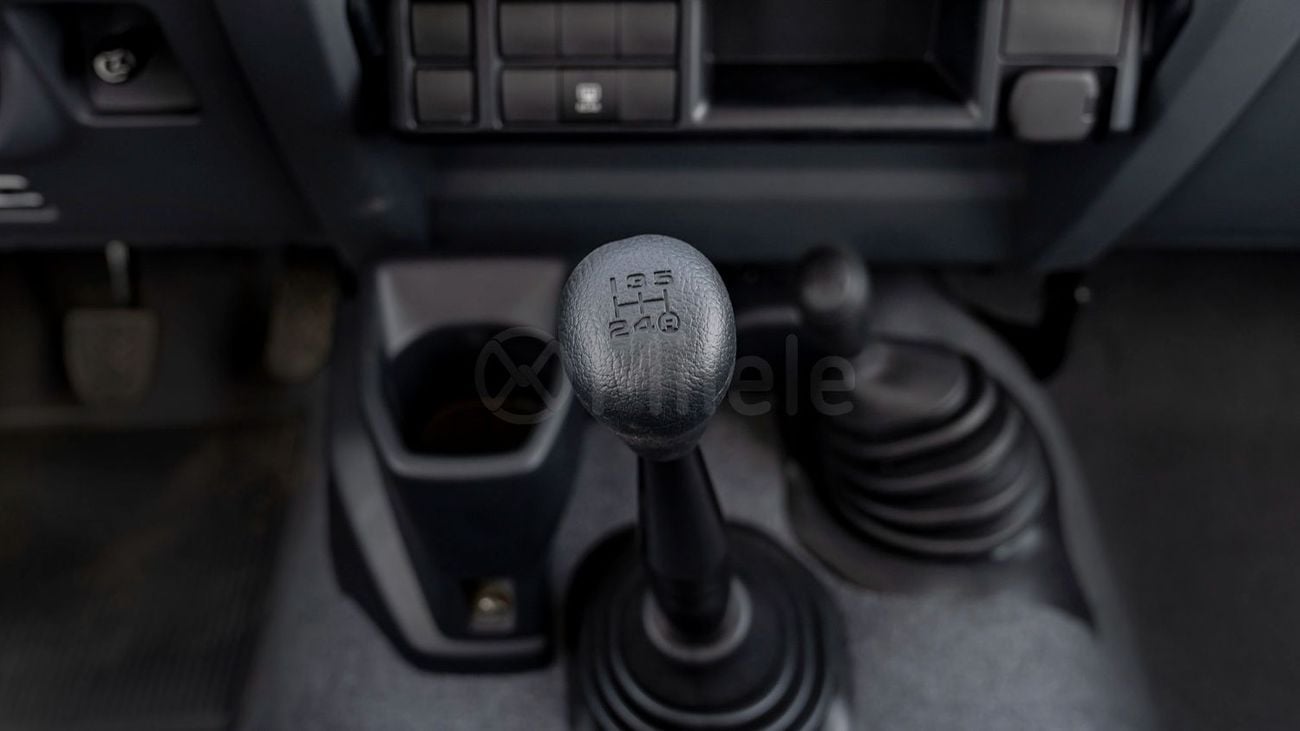 تويوتا لاند كروزر 76 TOYOTA LAND CRUISER 76